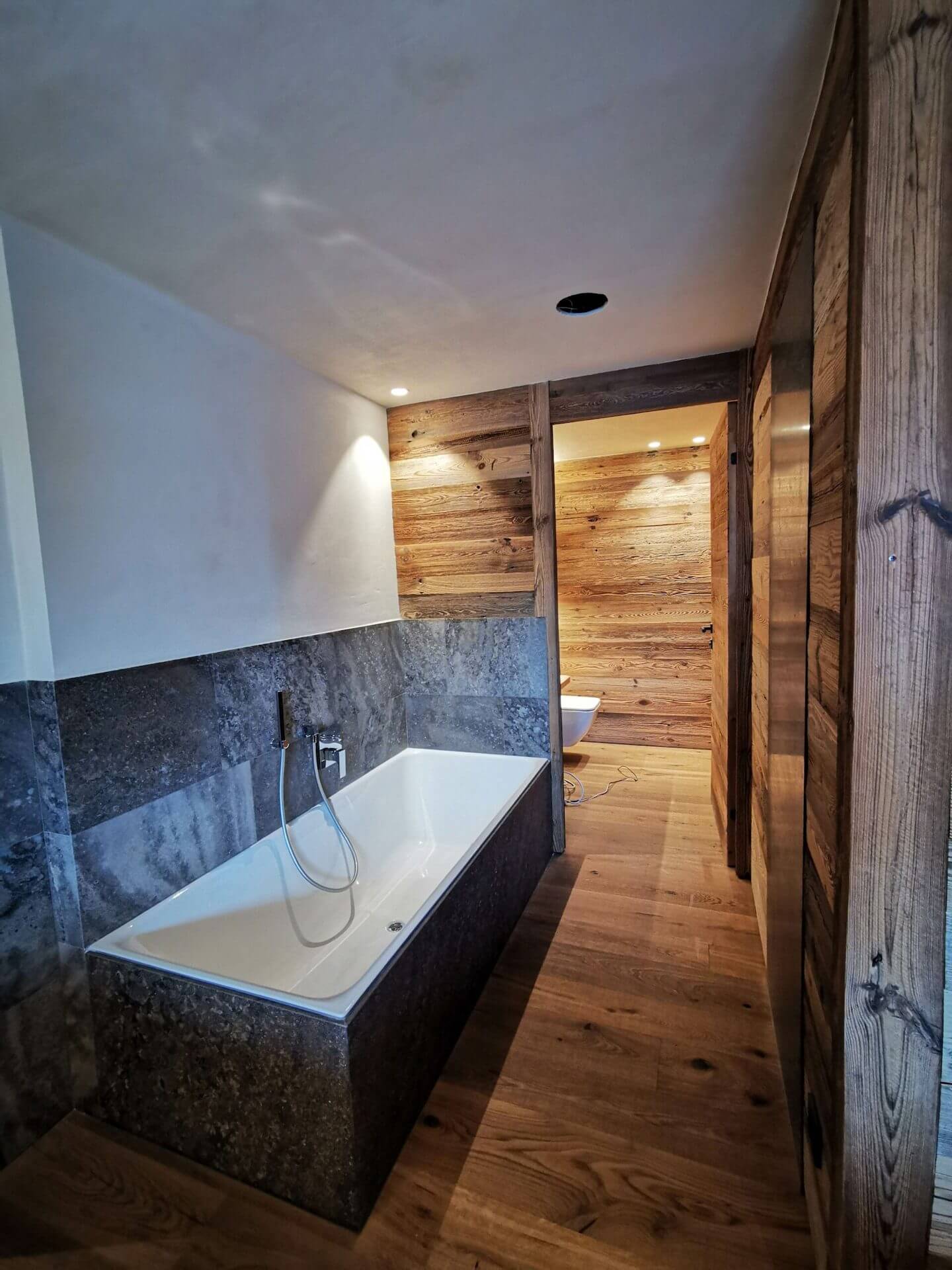 Badezimmer - Wände aus Holz