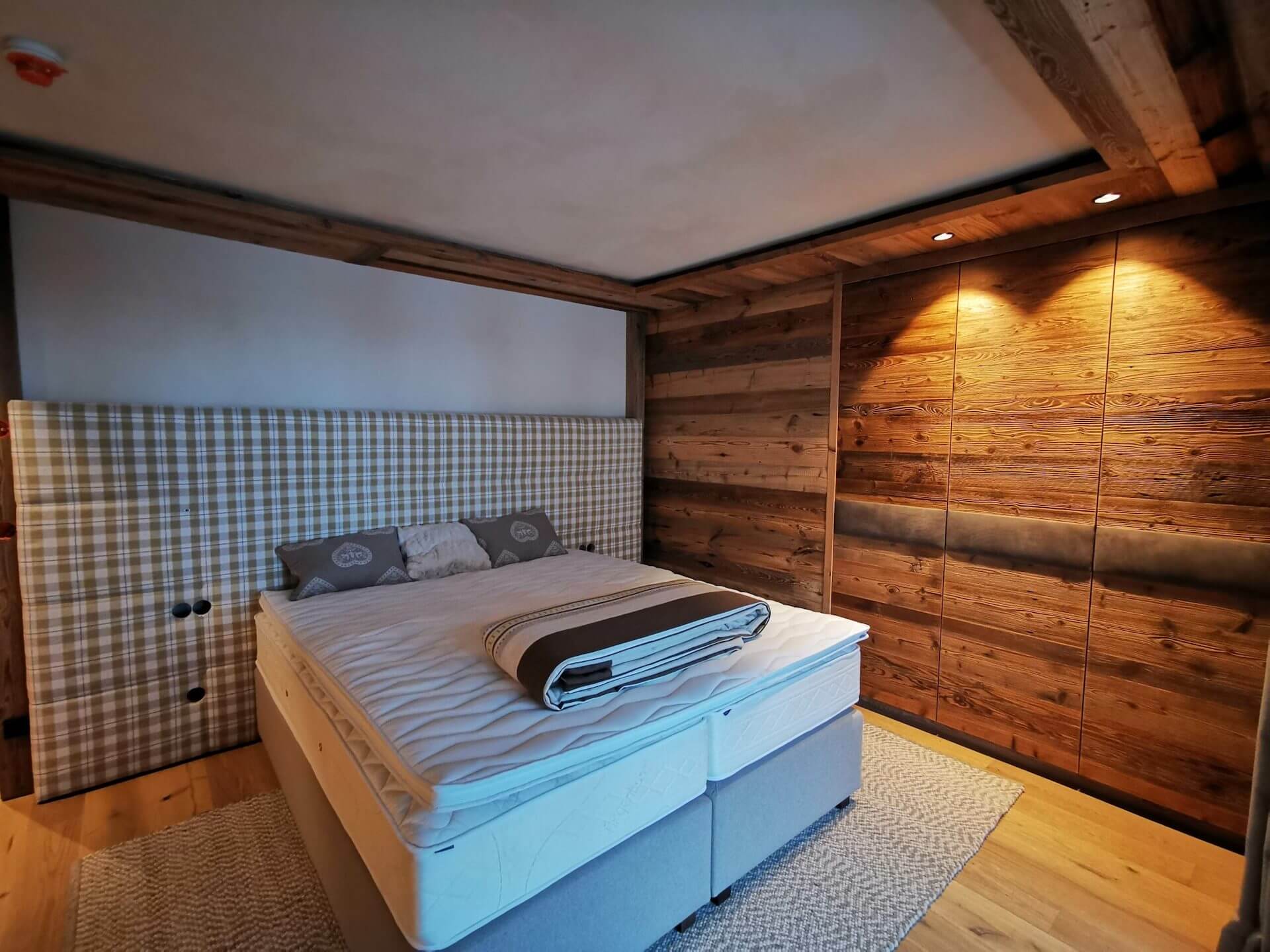 Schlafzimmer Holzeinrichtung