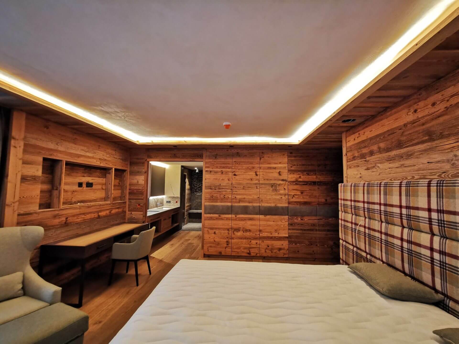Schlafzimmer Holzeinrichtung